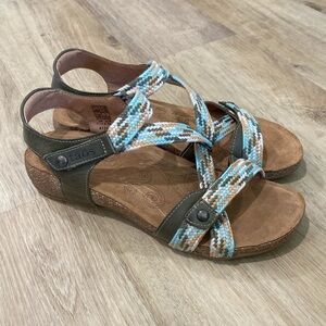 NEW Women’s Taos Trulie Sandals